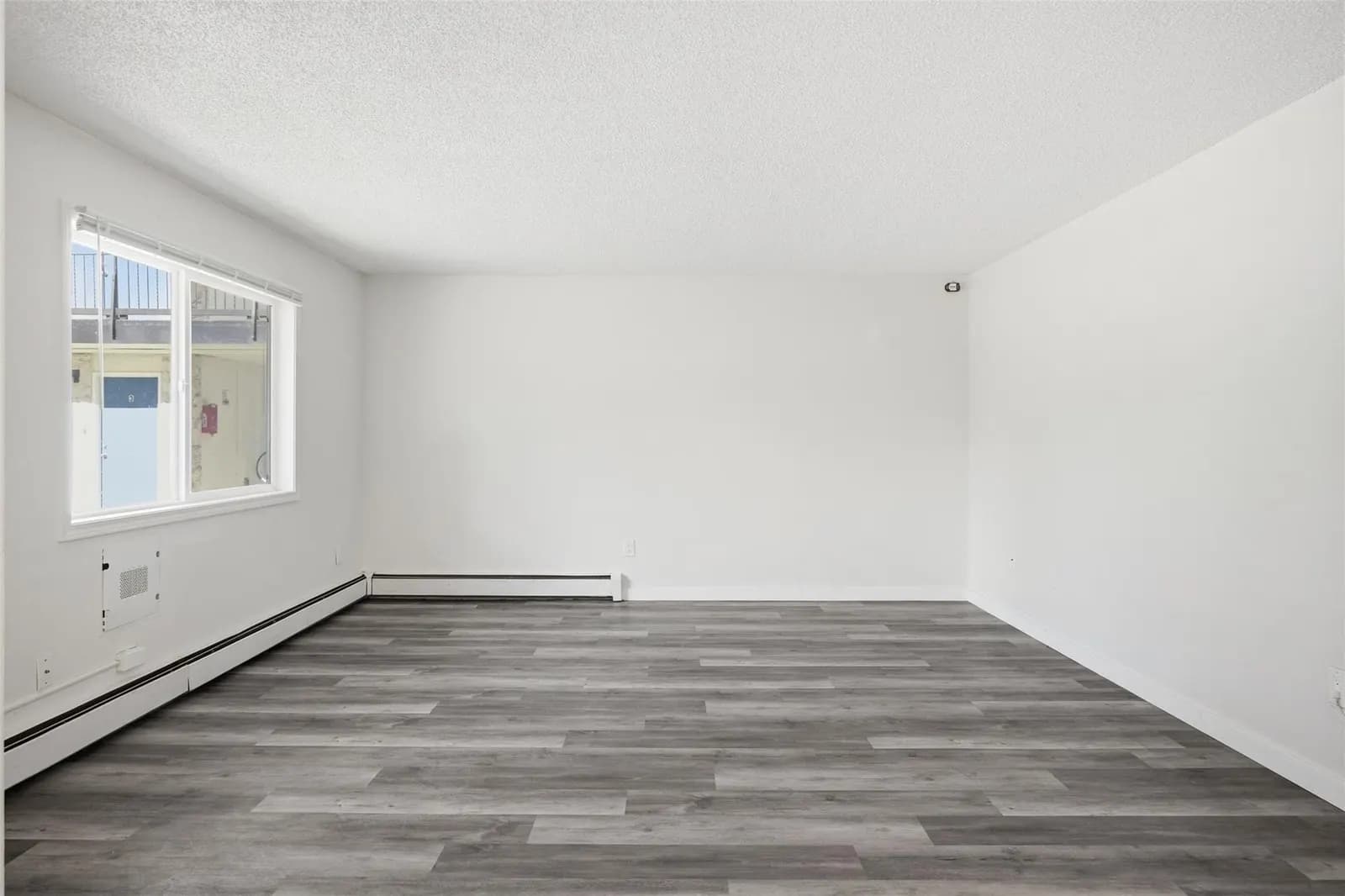 130 W Kent Avenue — photo 13