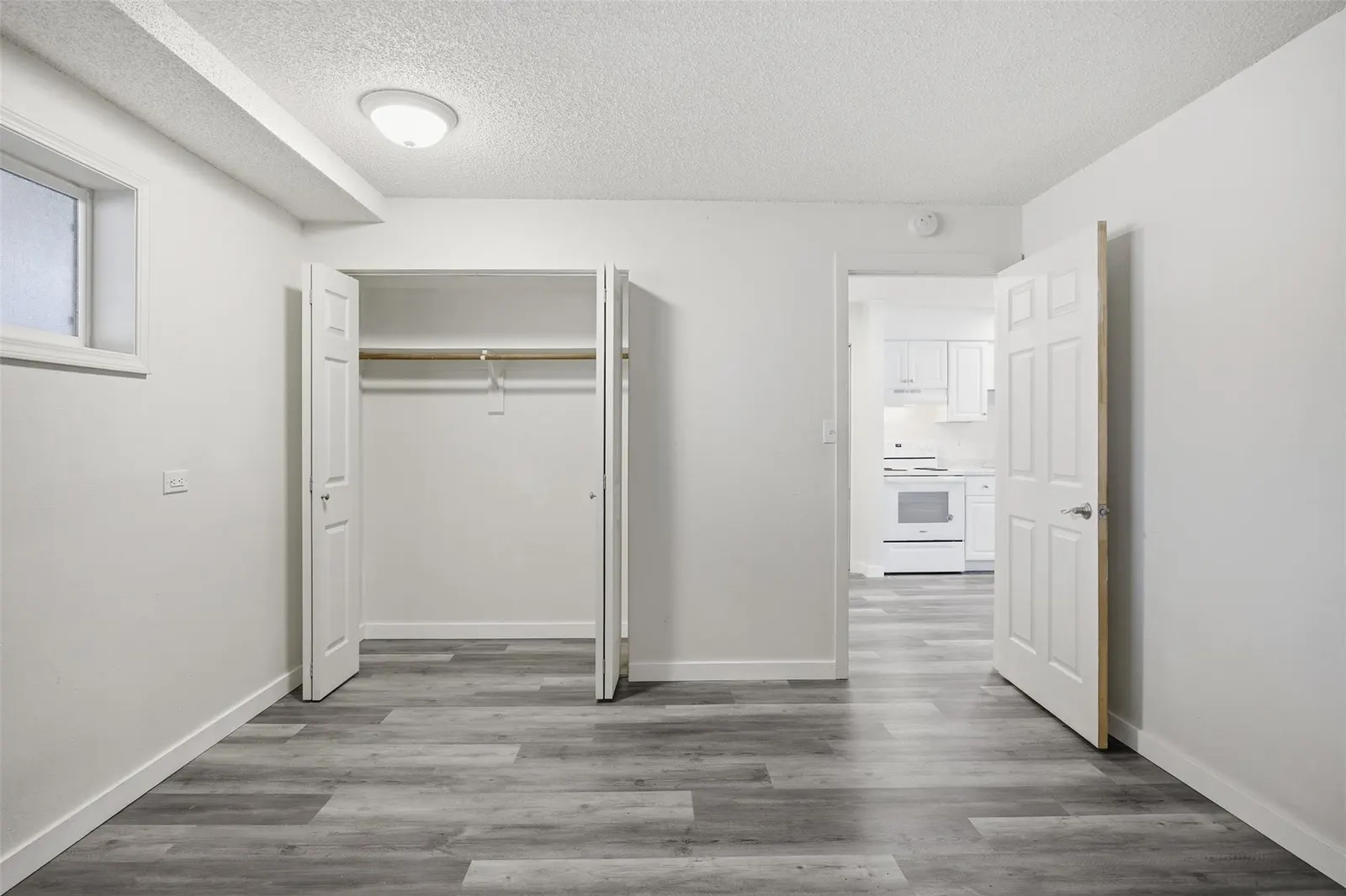 130 W Kent Avenue — photo 19